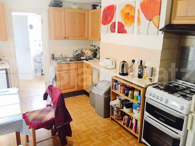 			LET, 2 Bedroom, 1 bath, 1 reception Apartment			 Warriner Gardens, Battersea